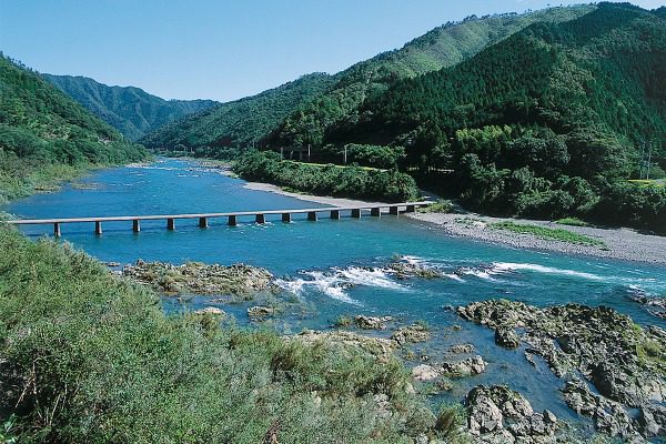 日本最後の清流「四万十川」と沈下橋